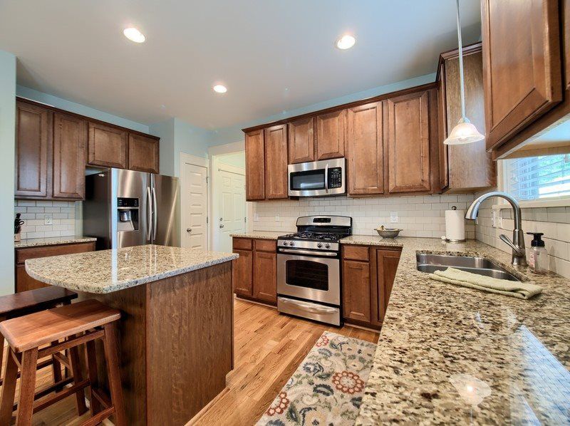 501 Edgepine Dr, Holly Springs, NC 27540