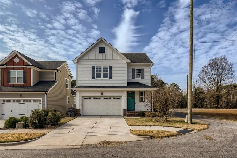 501 Germaine St, Apex, NC 27502