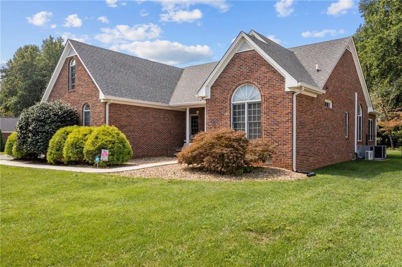 501 Hill Ln, Mebane, NC 27302
