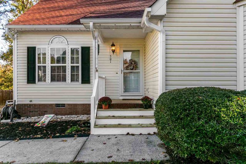 501 Indian Hill Rd, Holly Springs, NC 27540