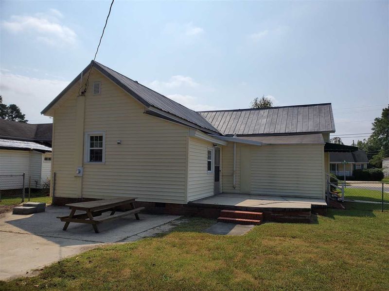 501 E Morris Ave, Benson, NC 27504