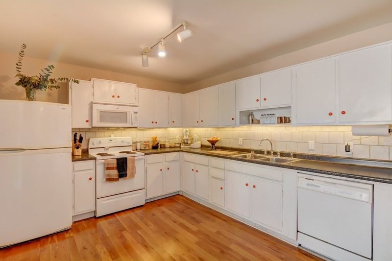 501 Robin Hood Dr, Raleigh, NC 27604