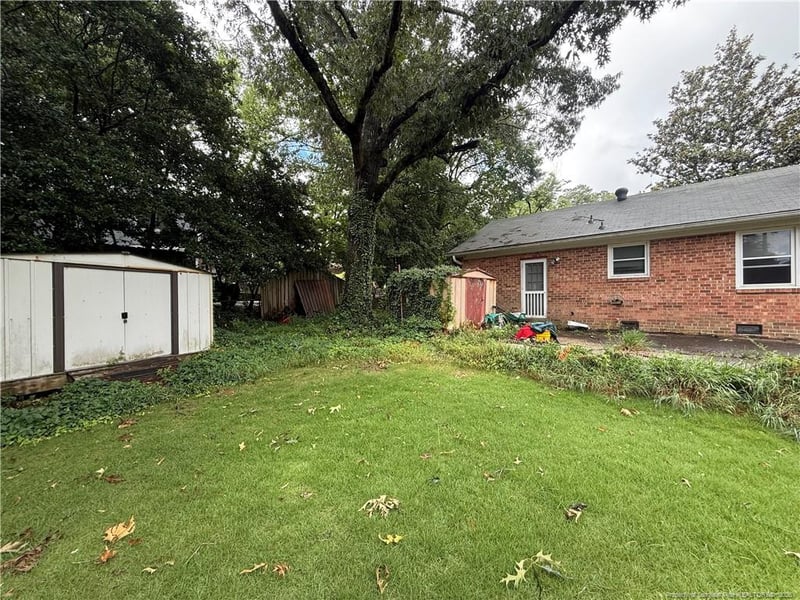 501 Thorngate Dr, Fayetteville, NC 28303