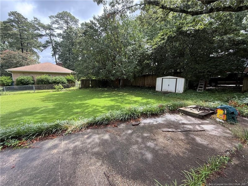 501 Thorngate Dr, Fayetteville, NC 28303