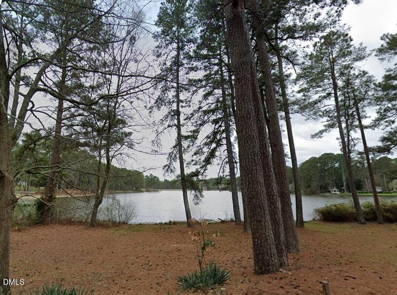 501 Valley Rd, Fayetteville, NC 28305