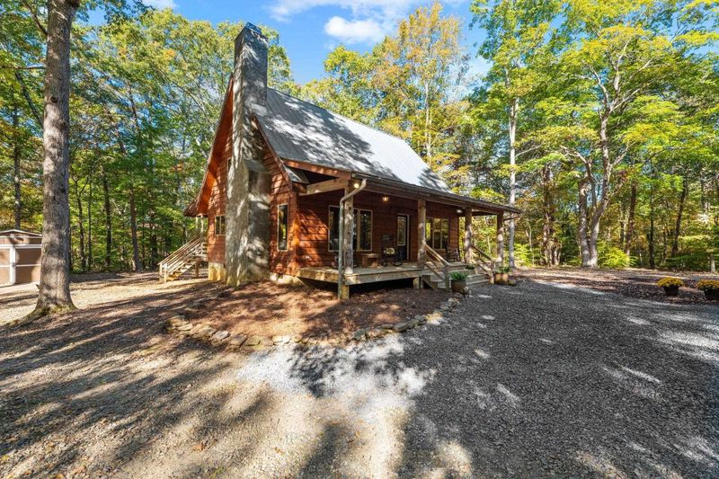 5011 Chipmunk Ln, Mebane, NC 27302