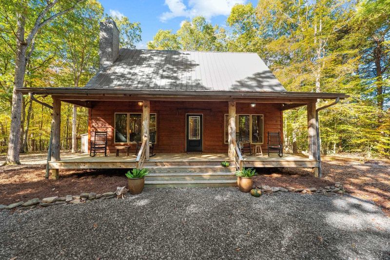 5011 Chipmunk Ln, Mebane, NC 27302