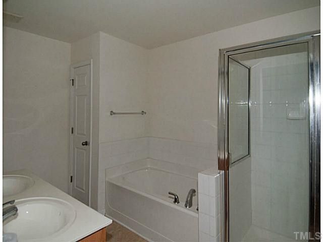 5011 Eagle Stone Ln #105, Raleigh, NC 27610