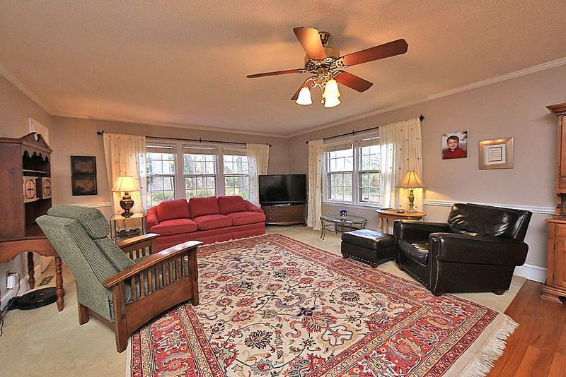 5012 Glen Forest Dr, Raleigh, NC 27612