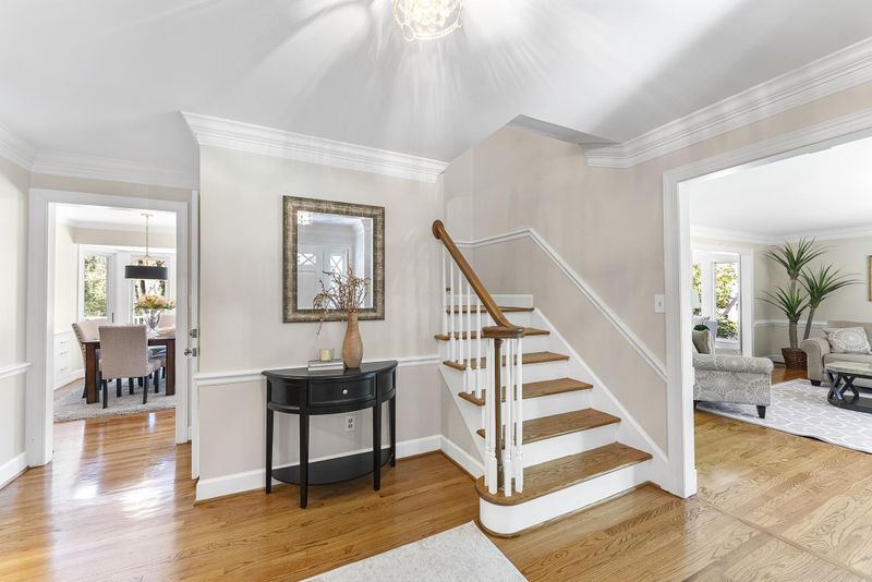5013 Hermitage Dr, Raleigh, NC 27612