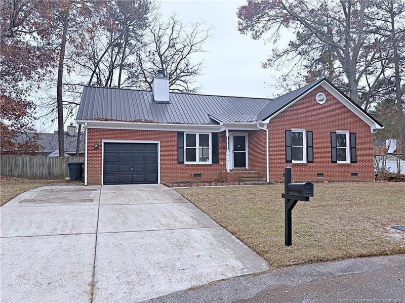 5014 Waterford Dr, Fayetteville, NC 28303