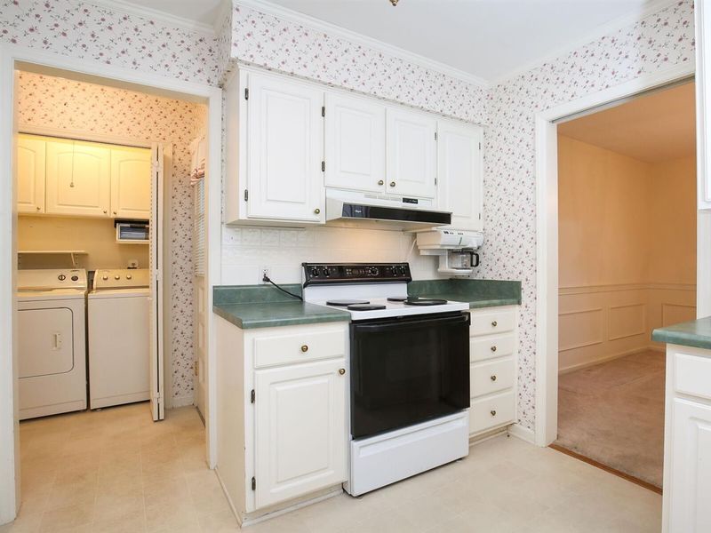 5015 Stonehill Dr, Raleigh, NC 27609