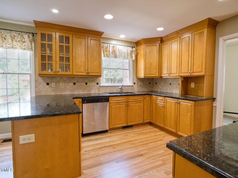 5017 Sandlewood Dr, Raleigh, NC 27609