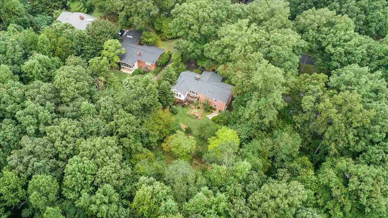 5018 Shamrock Dr, Raleigh, NC 27612