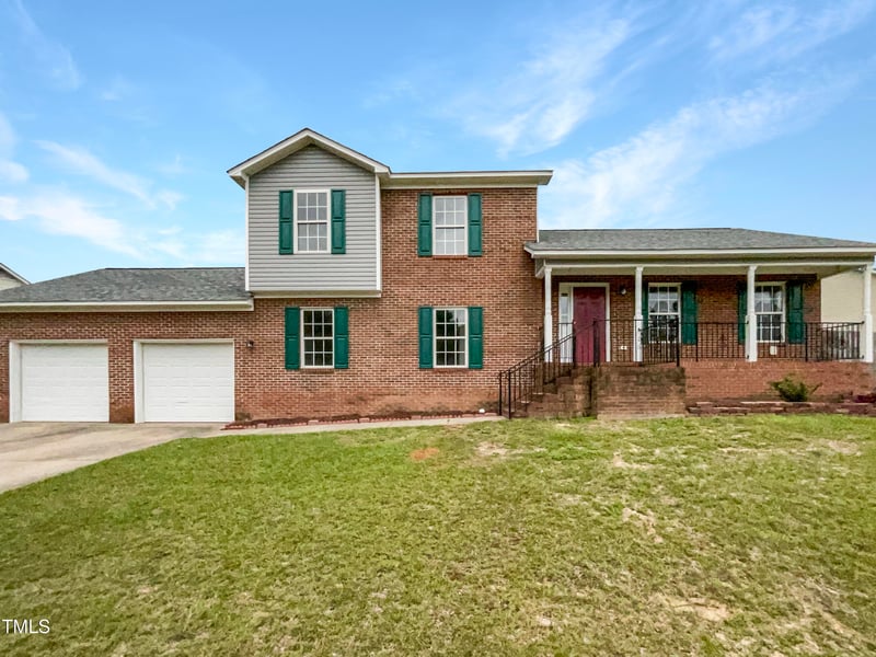 5019 Woodspring Dr, Hope Mills, NC 28348