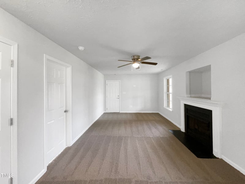 5019 Woodspring Dr, Hope Mills, NC 28348