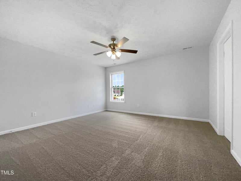 5019 Woodspring Dr, Hope Mills, NC 28348