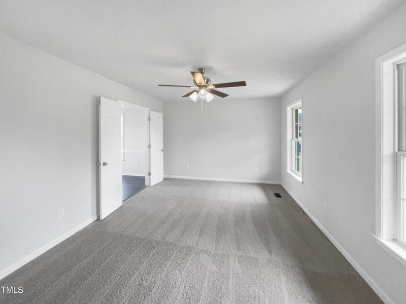 5019 Woodspring Dr, Hope Mills, NC 28348