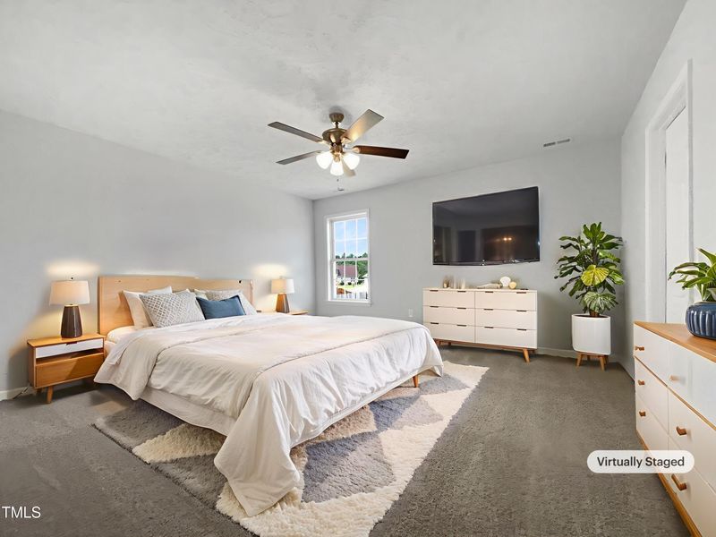 5019 Woodspring Dr, Hope Mills, NC 28348