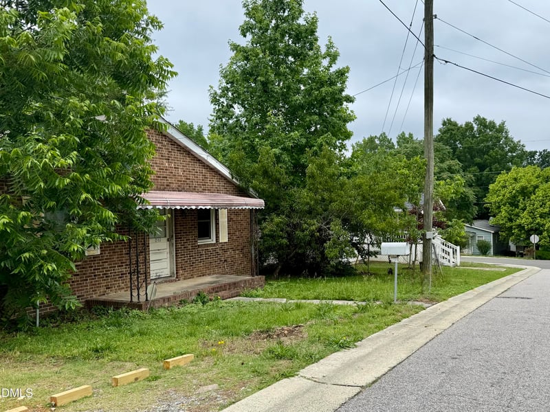502 1st St, Apex, NC 27502