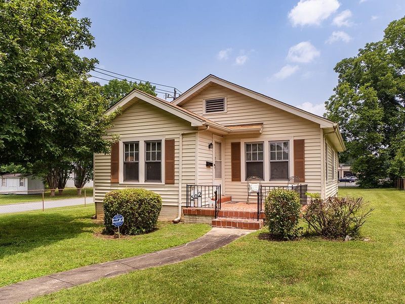 502 Atwater St, Burlington, NC 27215