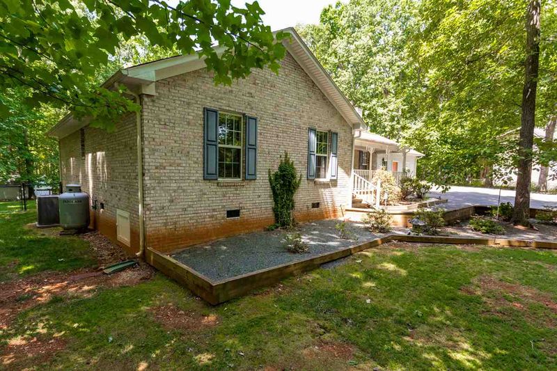 502 Calvert Ct, Hillsborough, NC 27278
