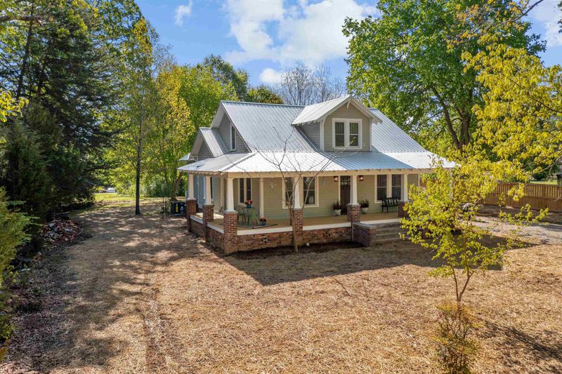 502 N Charles St, Mebane, NC 27302