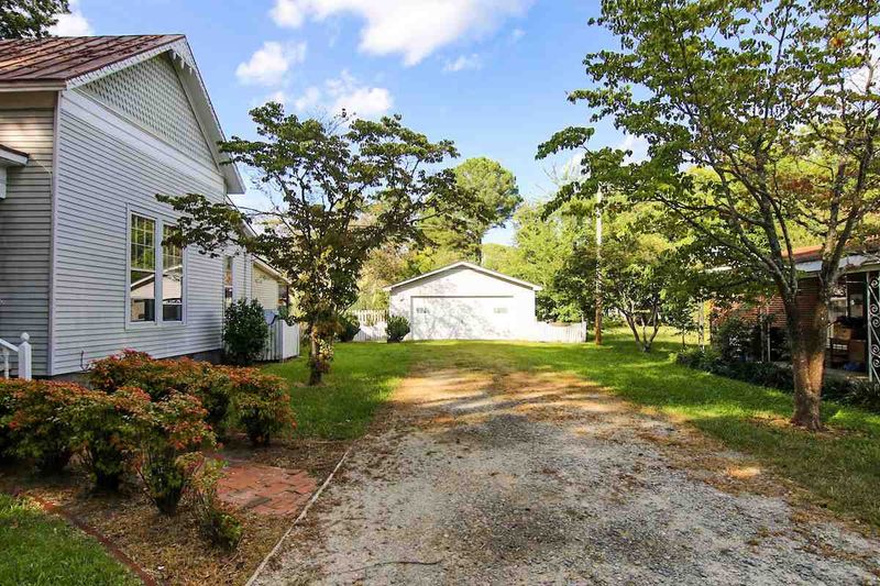 502 W Railroad St, Selma, NC 27576