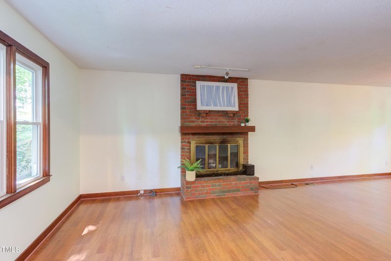 502 Yorktown Dr, Chapel Hill, NC 27516