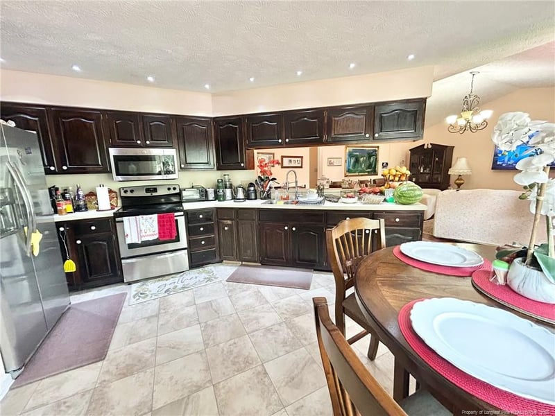 5022 Sycamore Dr, Hope Mills, NC 28348