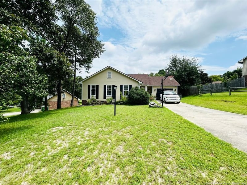 5022 Sycamore Dr, Hope Mills, NC 28348