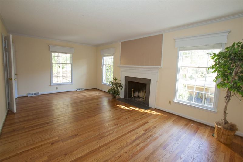 5025 Hermitage Dr, Raleigh, NC 27612