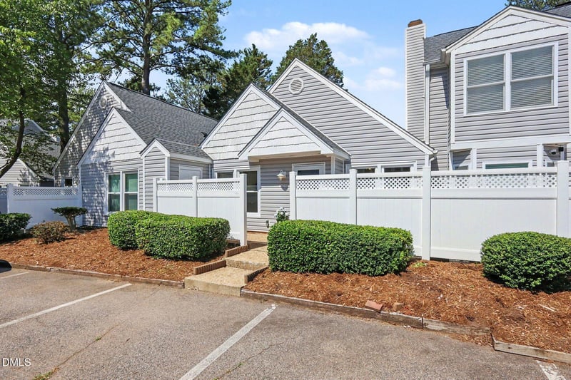 5029 Avenida Del Sol Dr, Raleigh, NC 27616