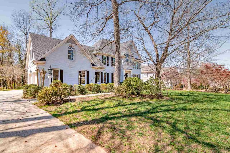 503 Greyfriars Ln, Cary, NC 27518