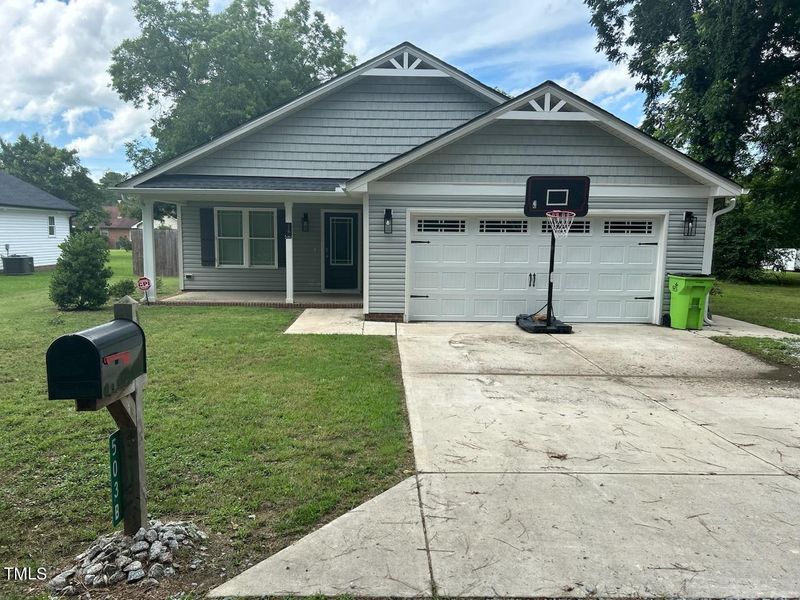 503 N Railroad St #B, Four Oaks, NC 27524