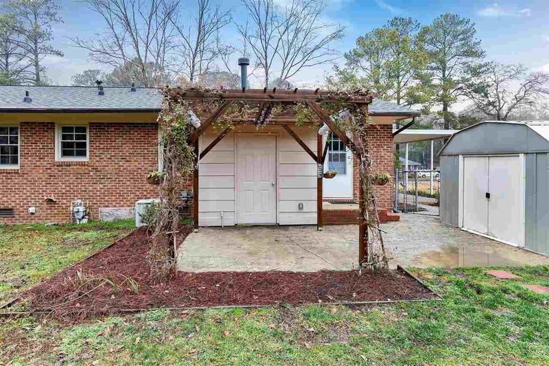 503 Royal Oak Dr, Garner, NC 27529