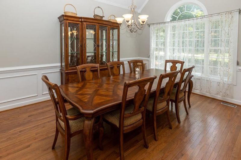5033 Big Creek Rd, Raleigh, NC 27613