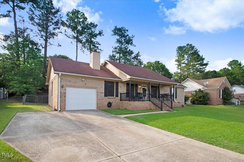 5035 Waterford Dr, Fayetteville, NC 28303