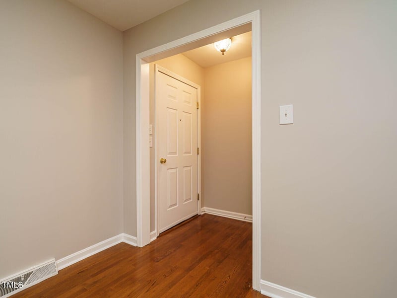 5039 Kaplan Dr, Raleigh, NC 27606