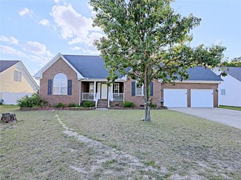 5039 Woodspring Dr, Hope Mills, NC 28348