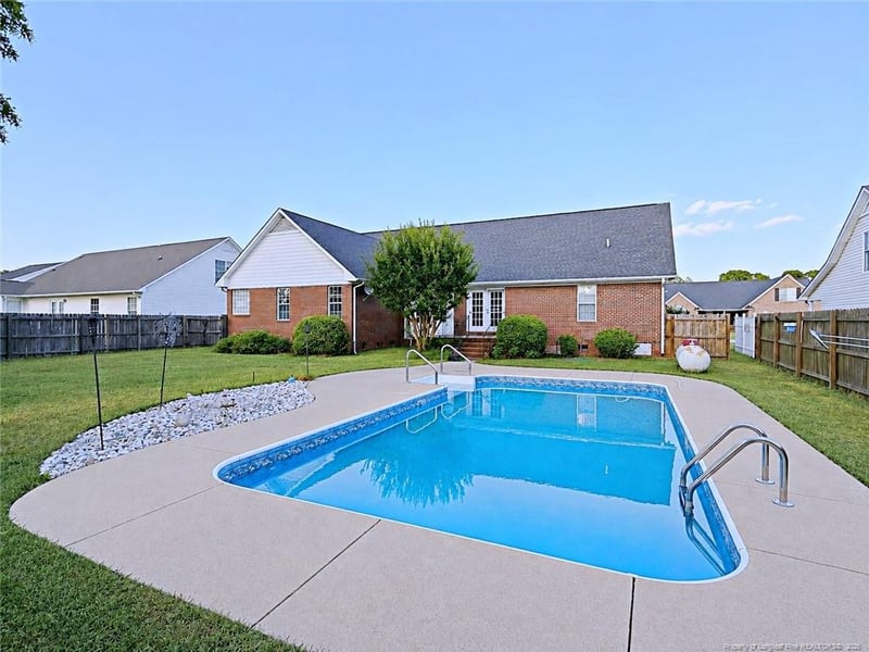 5039 Woodspring Dr, Hope Mills, NC 28348