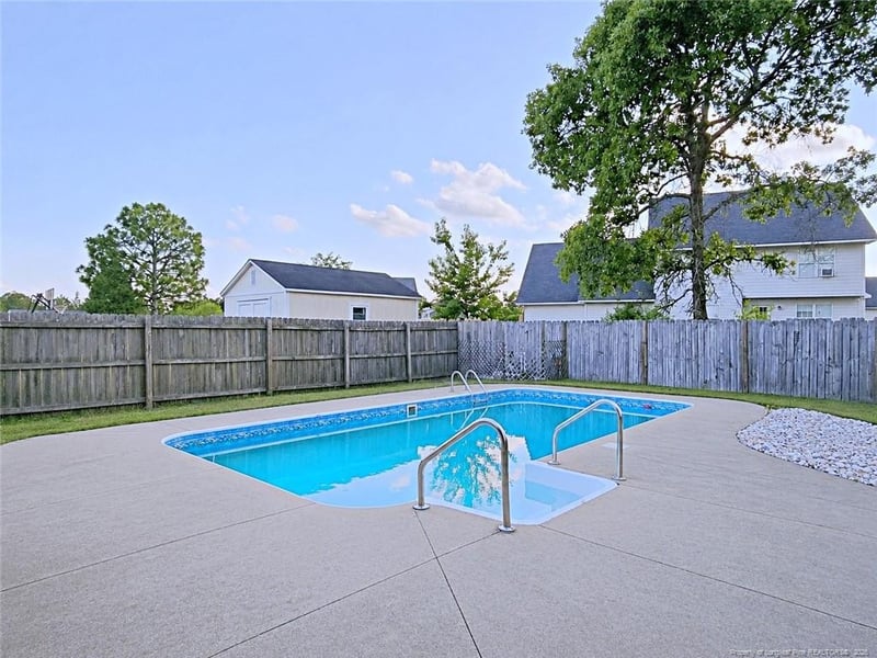 5039 Woodspring Dr, Hope Mills, NC 28348