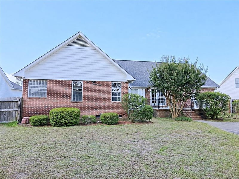 5039 Woodspring Dr, Hope Mills, NC 28348