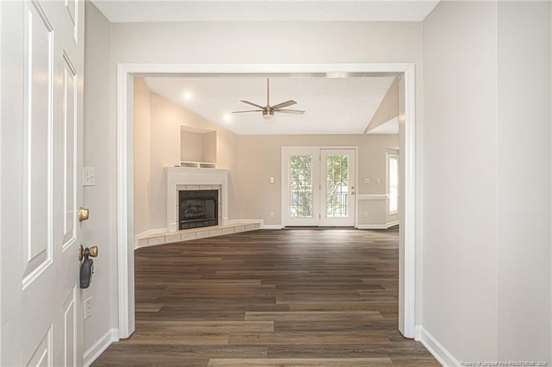 5039 Woodspring Dr, Hope Mills, NC 28348