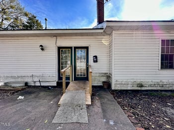 504 Anderson St #B, Selma, NC 27576