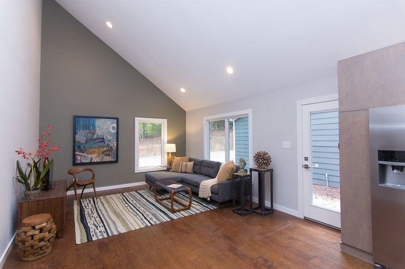 504 Bayberry Dr, Chapel Hill, NC 27517