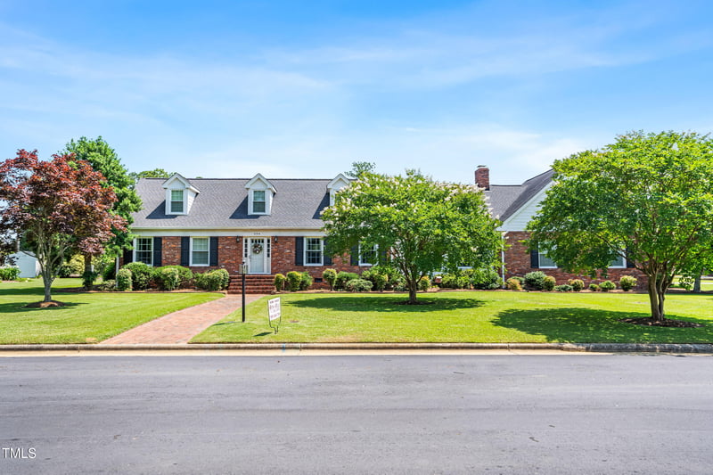504 Brocklyn St, Benson, NC 27504