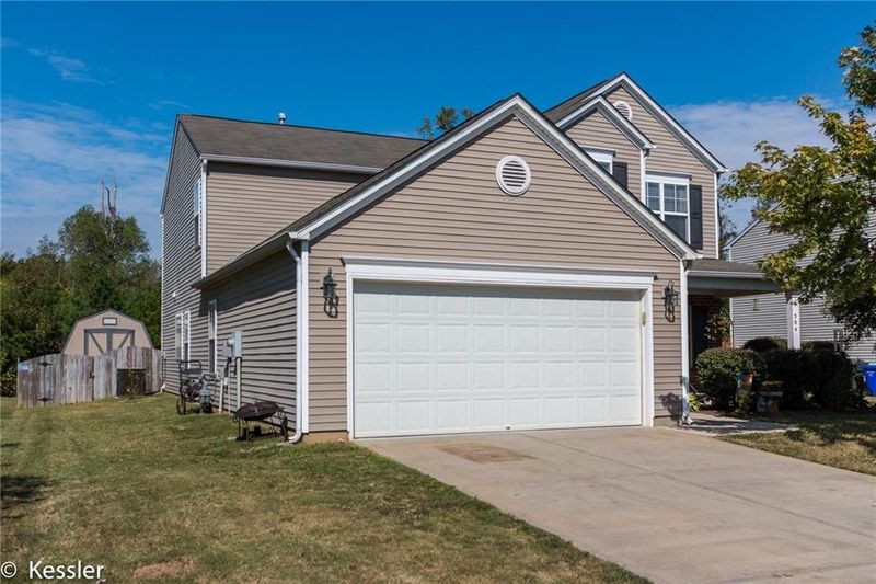 504 Collington Dr, Mebane, NC 27302