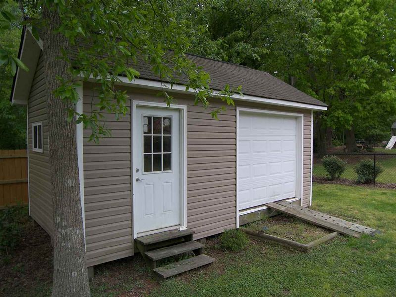 504 W Franklin St, Zebulon, NC 27597