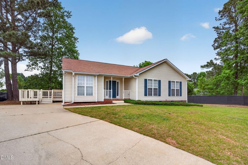 504 Noonday Ct, Holly Springs, NC 27540